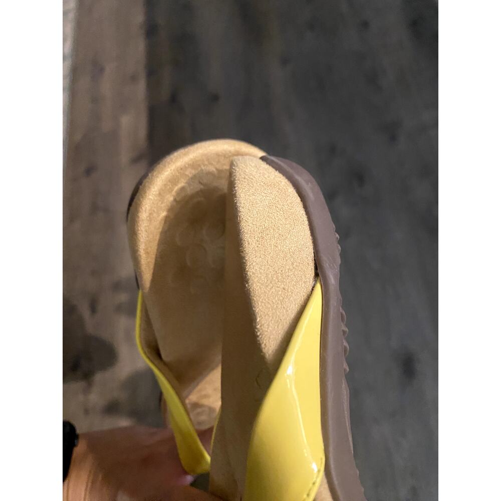 Vionic Women's Yellow Mona Thong Sandals US 8/UK 6/ EU 39 - Picture 8 of 8